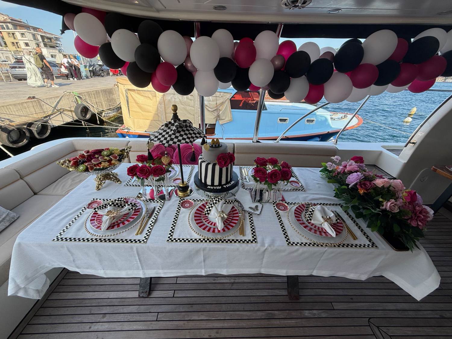 Boğazda Doğum Günü Partisi — Yatta Kutlama